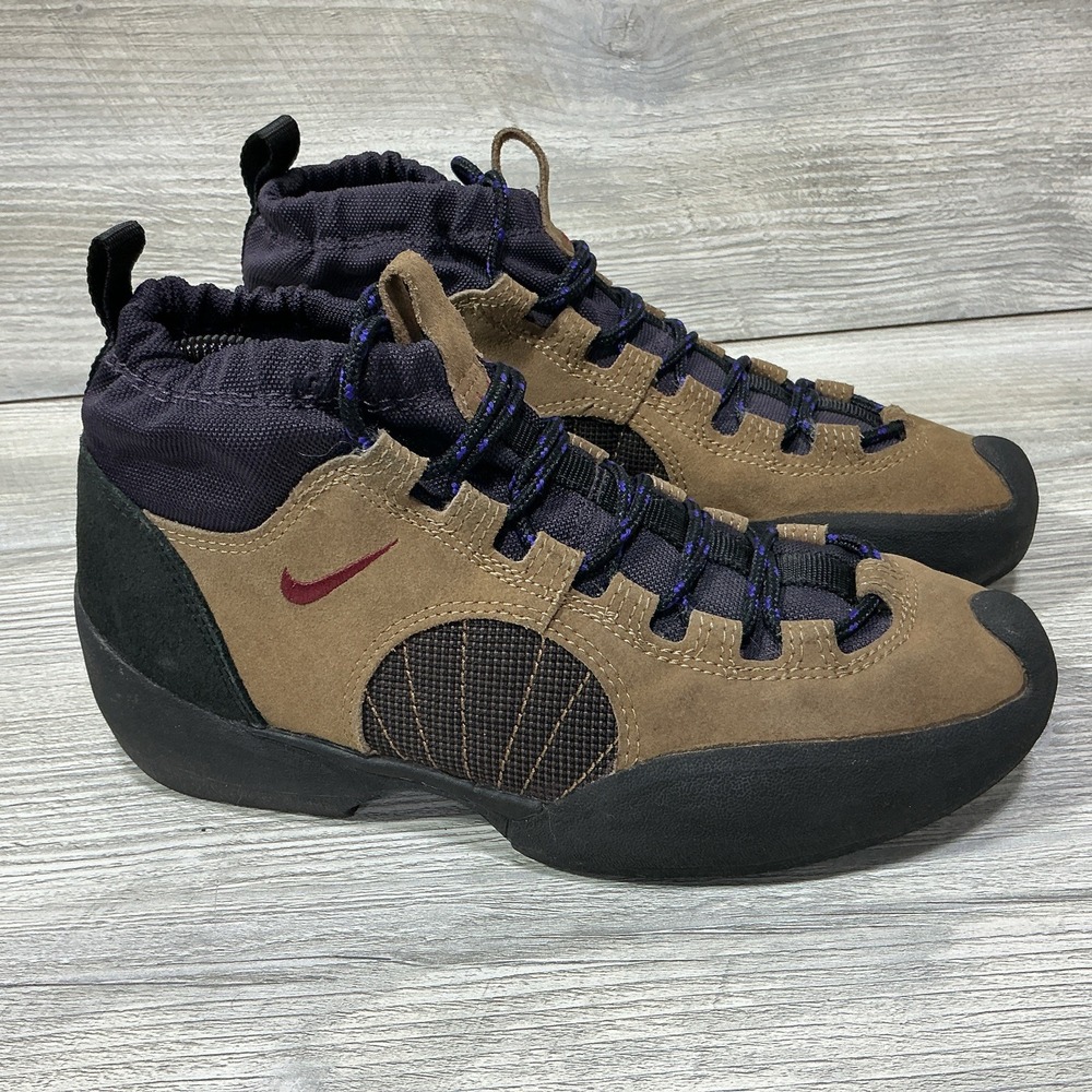 Vintage Nike Hiking Shoes 90s Rock Mountain Climbing Athletic Sneakers Size 8.5